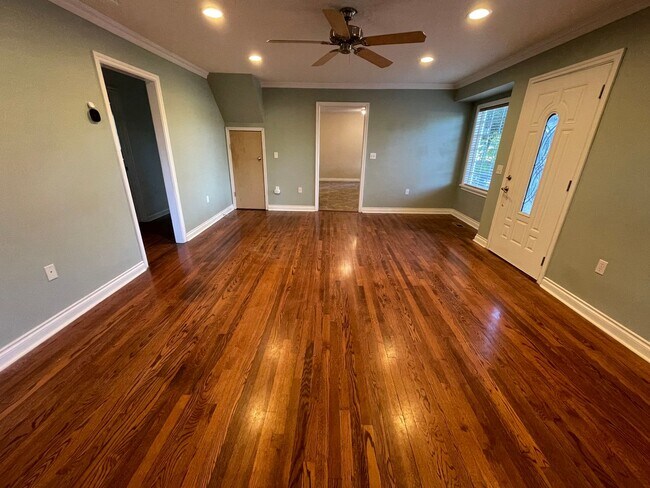 Foto del edificio - Amazing Remodeled 3Bed 1.5Bath Home in For...