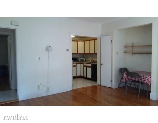 Building Photo - 302 Tappan St