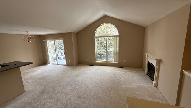 living room - 4200 Chesapeake Cir