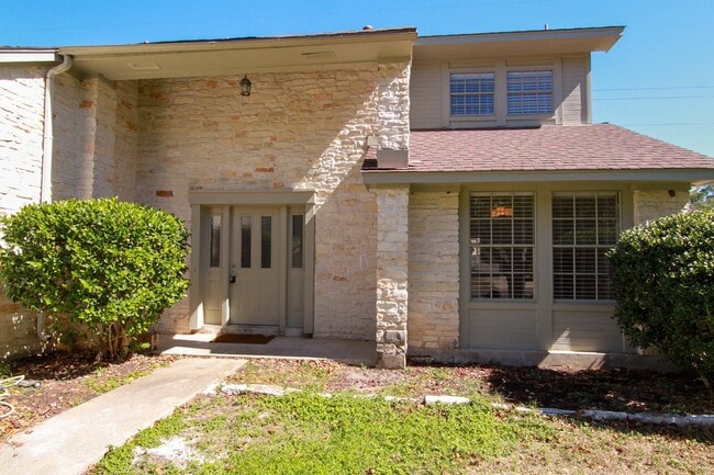 Building Photo - Updated 4 Bedroom • 2.5 Bath • West Round Rock • Downstairs Primary Suite • Two Living Areas • La...