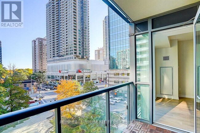 Photo du bâtiment - 5162 Yonge St