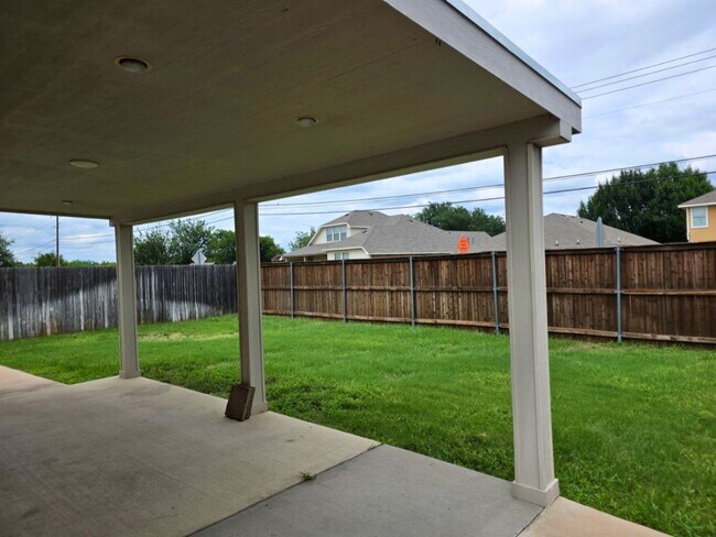 Foto del edificio - 6320 Spring Ranch Dr