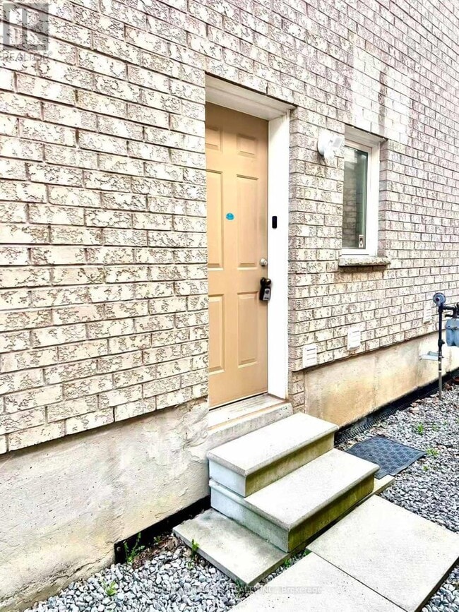 Building Photo - 17 Ferncliffe Crescent