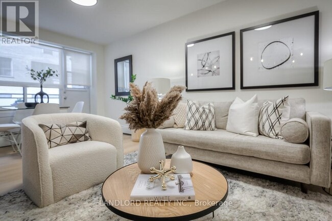 Photo du bâtiment - 420 Eglinton Ave E