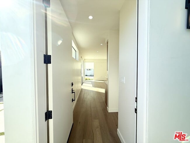 Building Photo - 10475 W Olympic Blvd