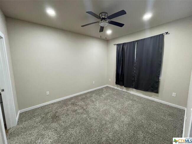 Foto del edificio - 112 Crimson Ave