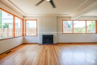 Building Photo - 5903 NE 30th Ave