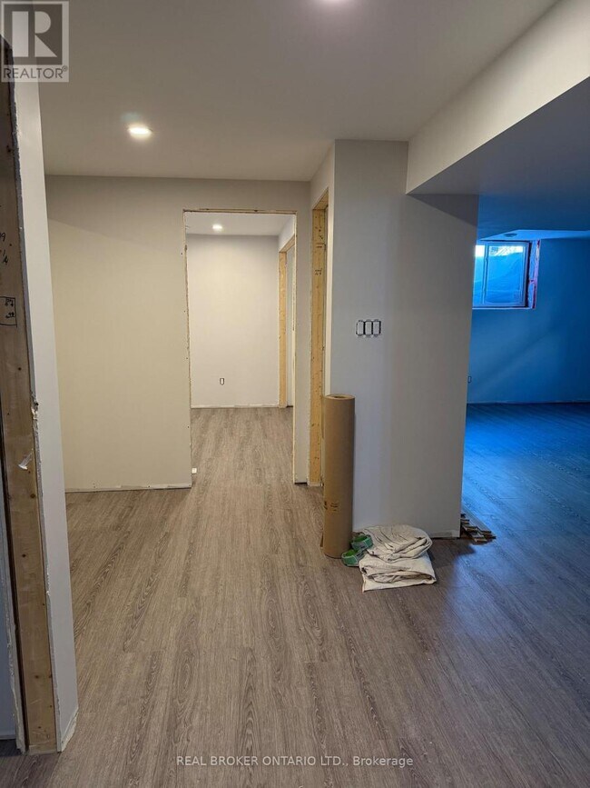 Building Photo - 33 Braeburn St