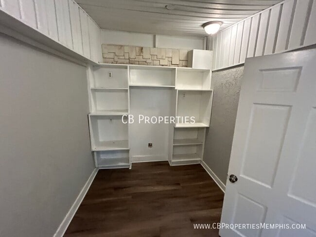 Building Photo - 494 E Raines Rd