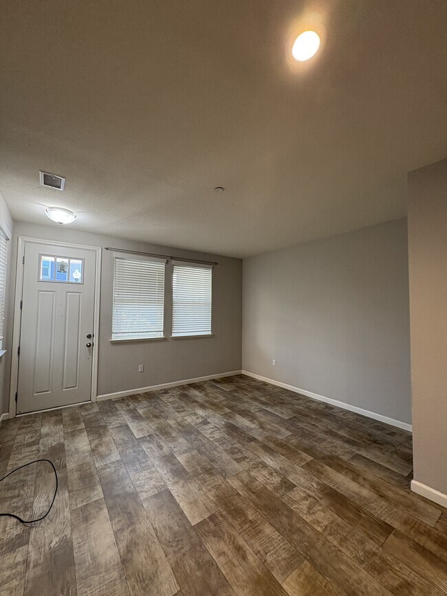 Foto del edificio - 488 Palmilla Pl