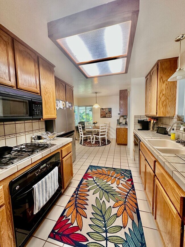 Building Photo - Land Park Home