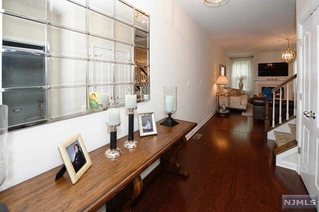 Building Photo - 36 Pineview Dr