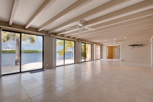 Building Photo - 121 Key Haven Rd