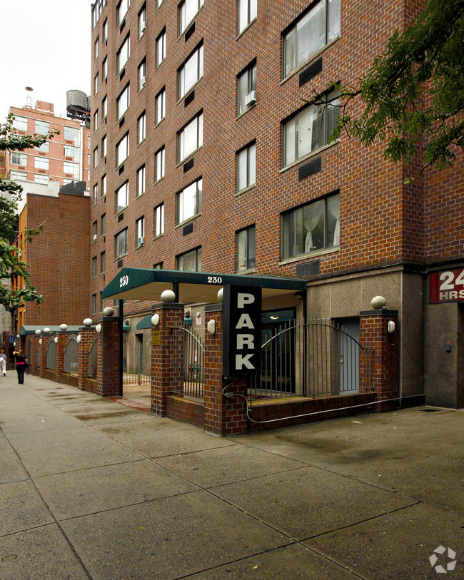 Entrada - 230 East 30th Street