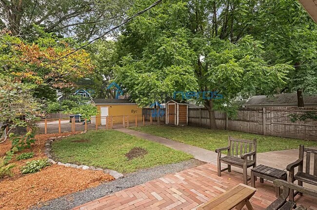 Building Photo - Charming Single Family Home in Highly Desi...