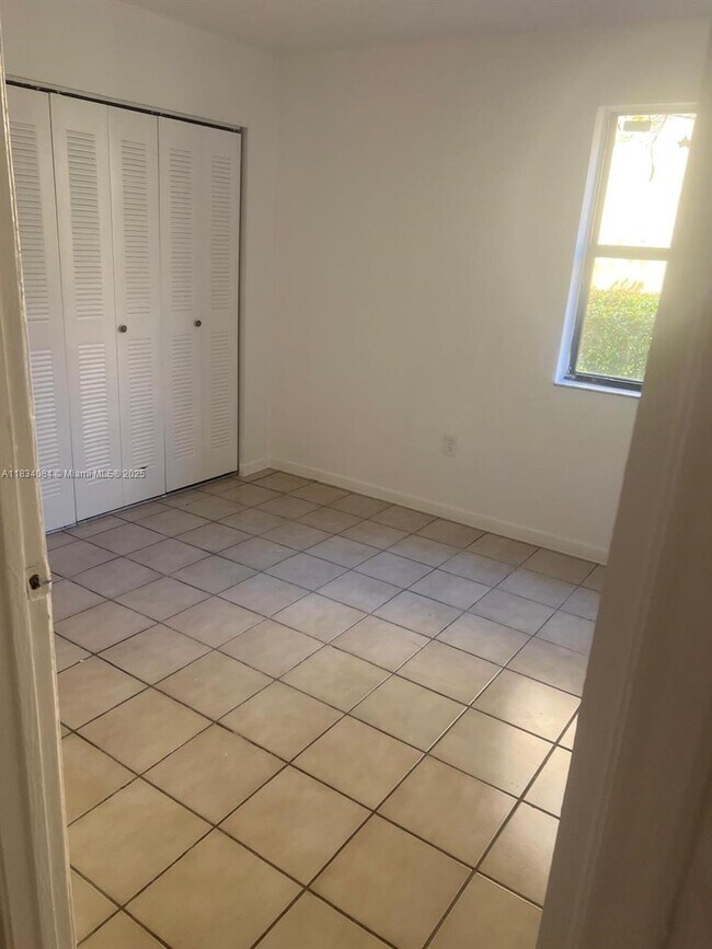 Foto del edificio - 686 NW 114th Ave