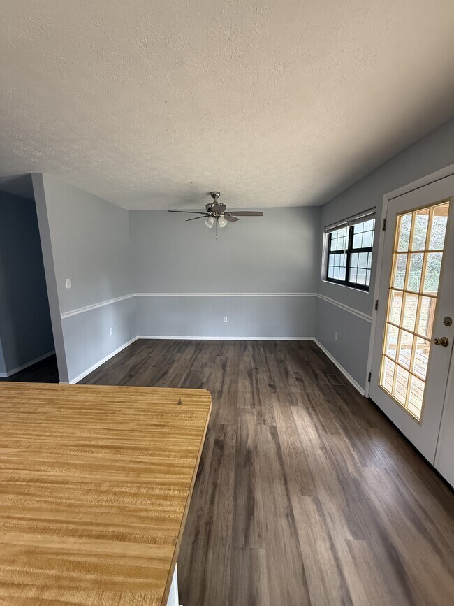 Foto del edificio - 315 Pine Cir