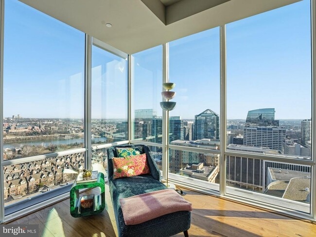 Foto del edificio - 1781 N Pierce St