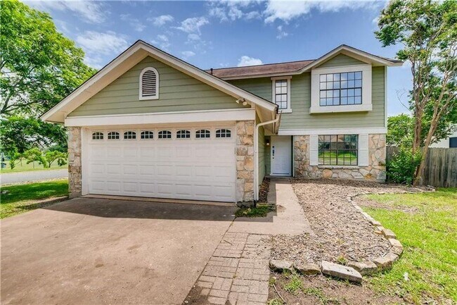 Building Photo - This delightful 3 bedroom, 2 bathroom beau...