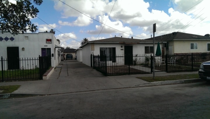 Primary Photo - 10532 S Burl Ave