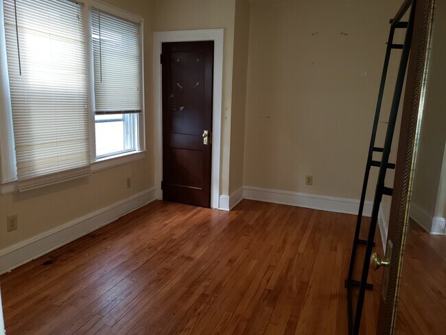 Bedroom 1 - 23 Berkeley St