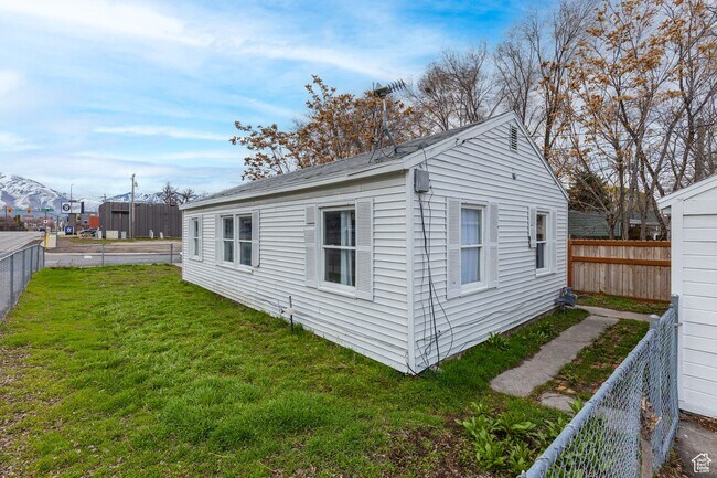 Foto del edificio - Newly updated 3 bedroom Salt Lake home is ...