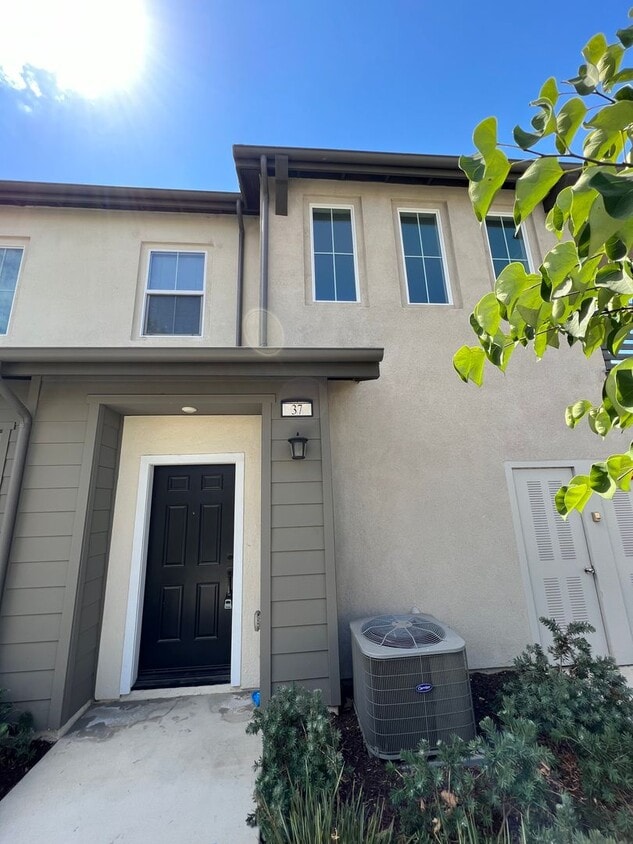 Primary Photo - Beautiful 2 Bedroom 2 Bath Townhome