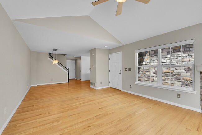 Foto del edificio - $2,800.00- 3-bed, 3.5 bath Townhome with Finished Basement and Fireplace in Broomfield!