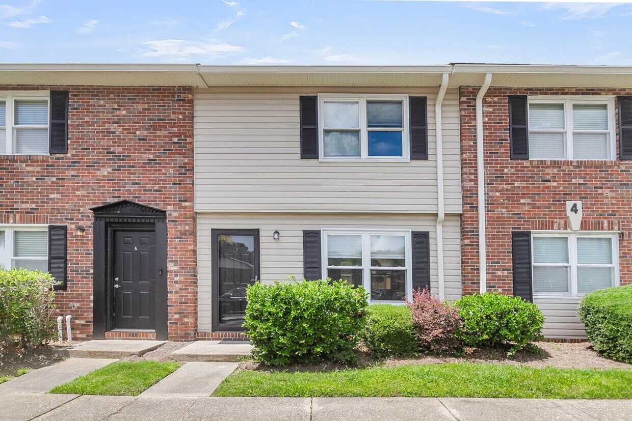 Primary Photo - 415 Parkdale Dr