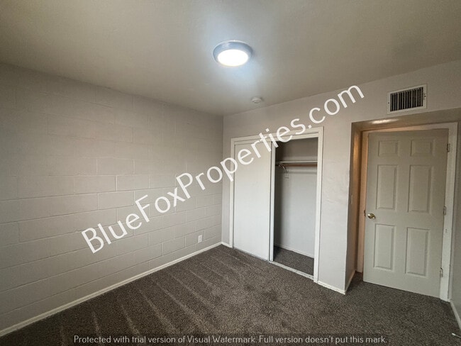 Building Photo - 110 W Delano St