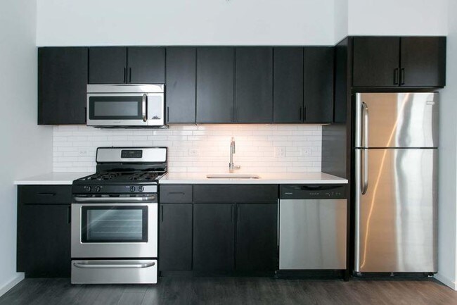 Building Photo - 5100 S Harper Ave