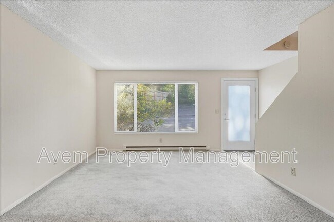 Building Photo - 5023-5033-5033 SW Pasadena St