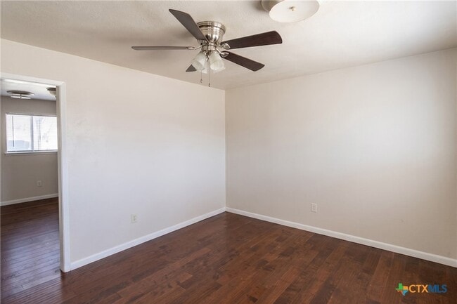 Building Photo - 2609 Live Oak Dr