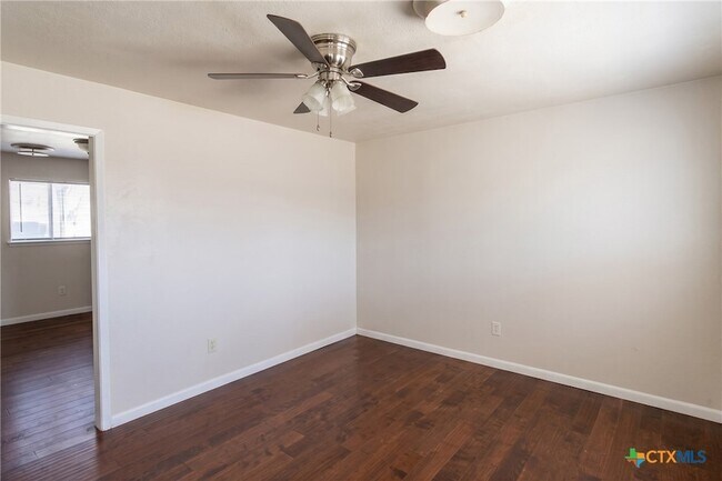 Foto del edificio - 2609 Live Oak Dr