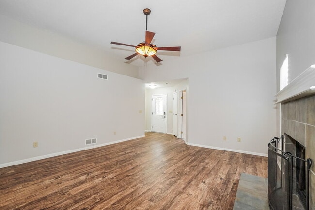 Building Photo - 1270 Pinnacle Dr