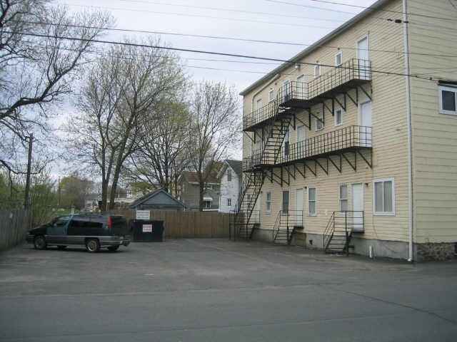 Rear Building Photo - 111-117 Geneva St