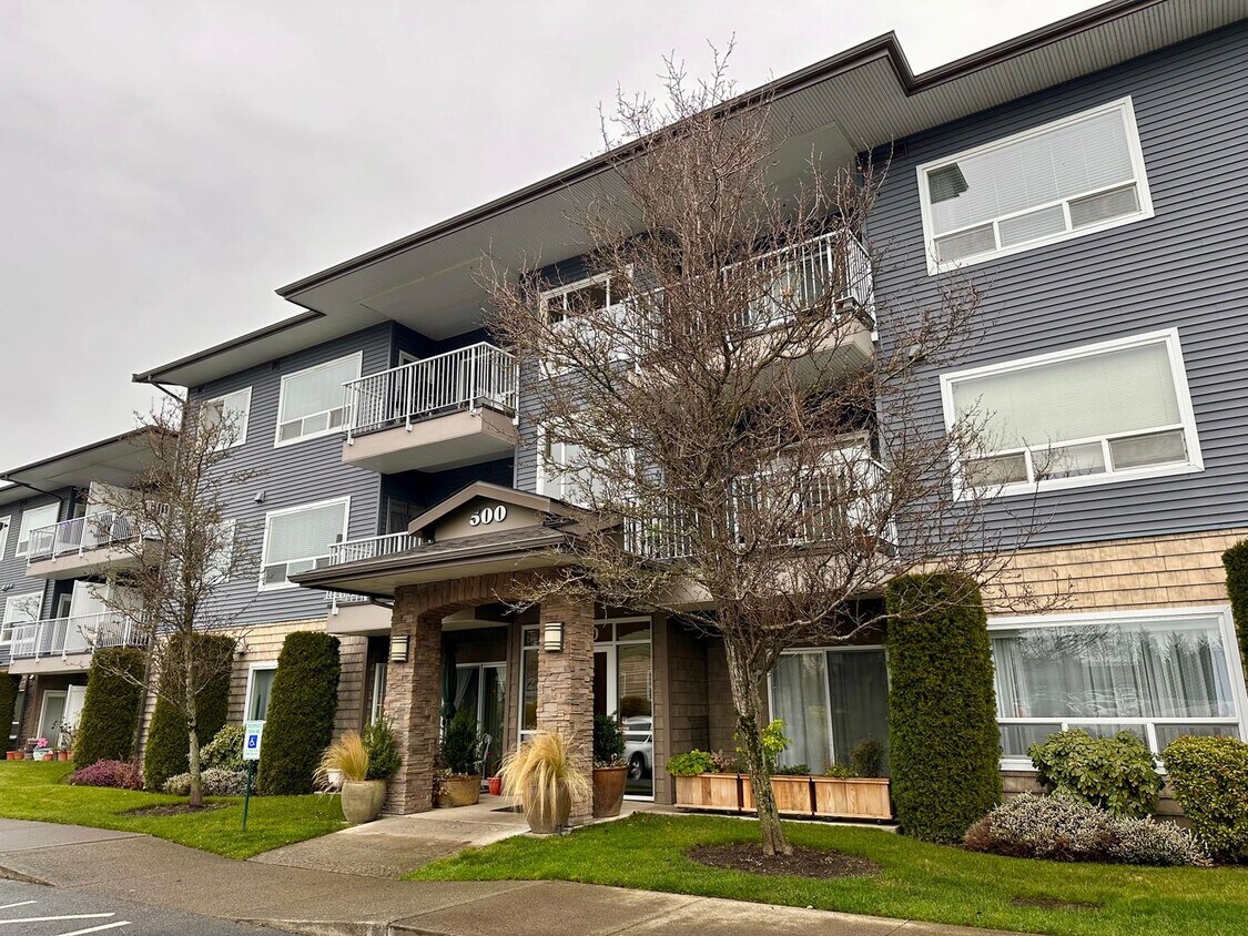 Foto principal - Spacious Condo near WCC - 500 Darby Dr. #315