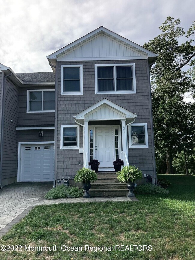 Building Photo - 131 Bank St