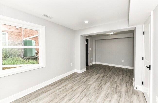 Foto del edificio - 5352 Chillum Pl NE