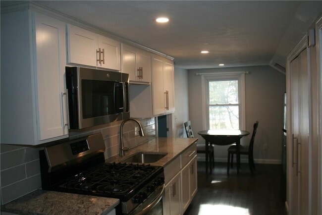 Foto del edificio - 840 Sanderson Rd