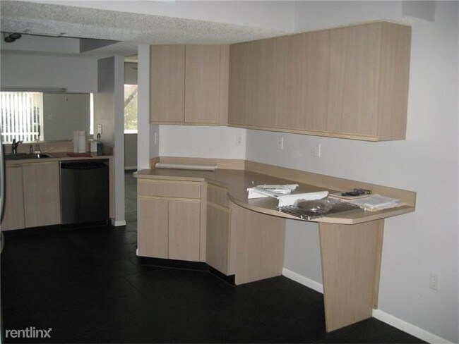 Building Photo - 610 N University Dr