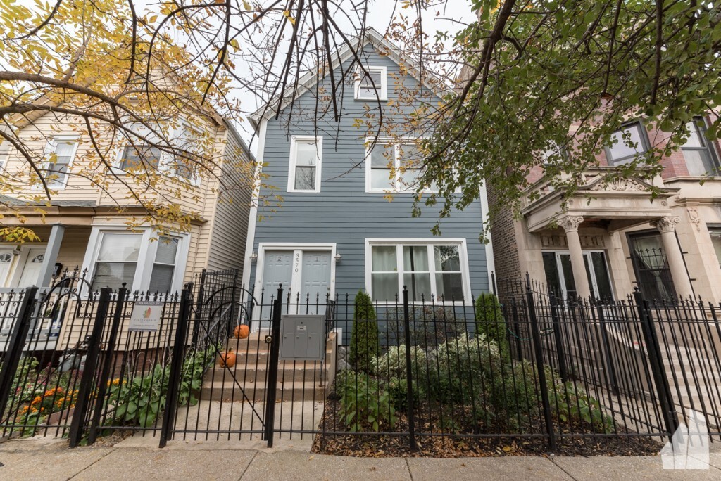 Primary Photo - 3570 W Dickens Ave