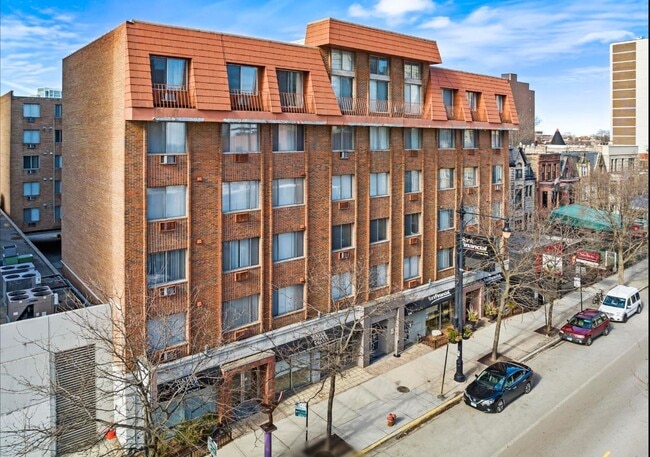 Building Photo - 2424 N.Clark