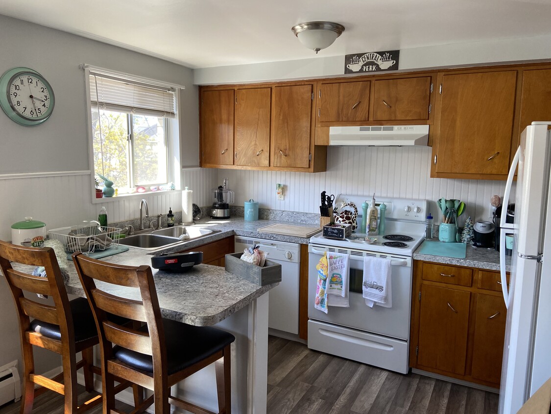 Kitchen - 100 Belmont Ave