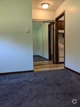 Building Photo - 605 Lincoln Ave