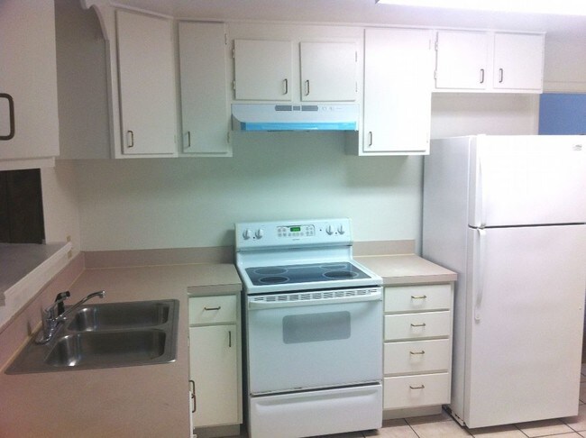 Building Photo - 1261 Arlingwood Ave