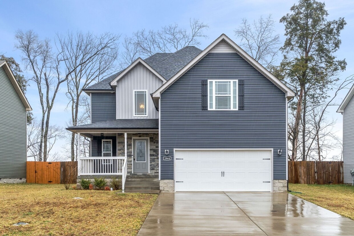 Primary Photo - Pet Friendly Three Bedroom with Bonus!