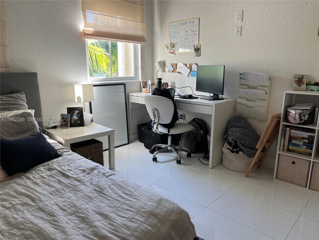 Foto del edificio - 10012 NW 7th St