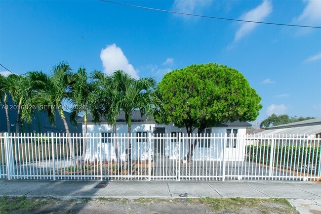Building Photo - 2324 NW 14th Ave