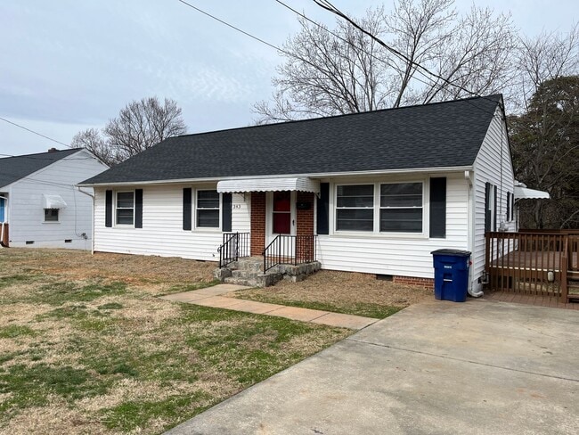 Photo - Charming 3-Bedroom 2-Bath with Beautiful Hardwood Floors House
